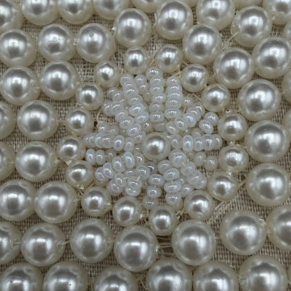 Elegant Pearl-Embellished Cream Handbag - Picture 3 of 11